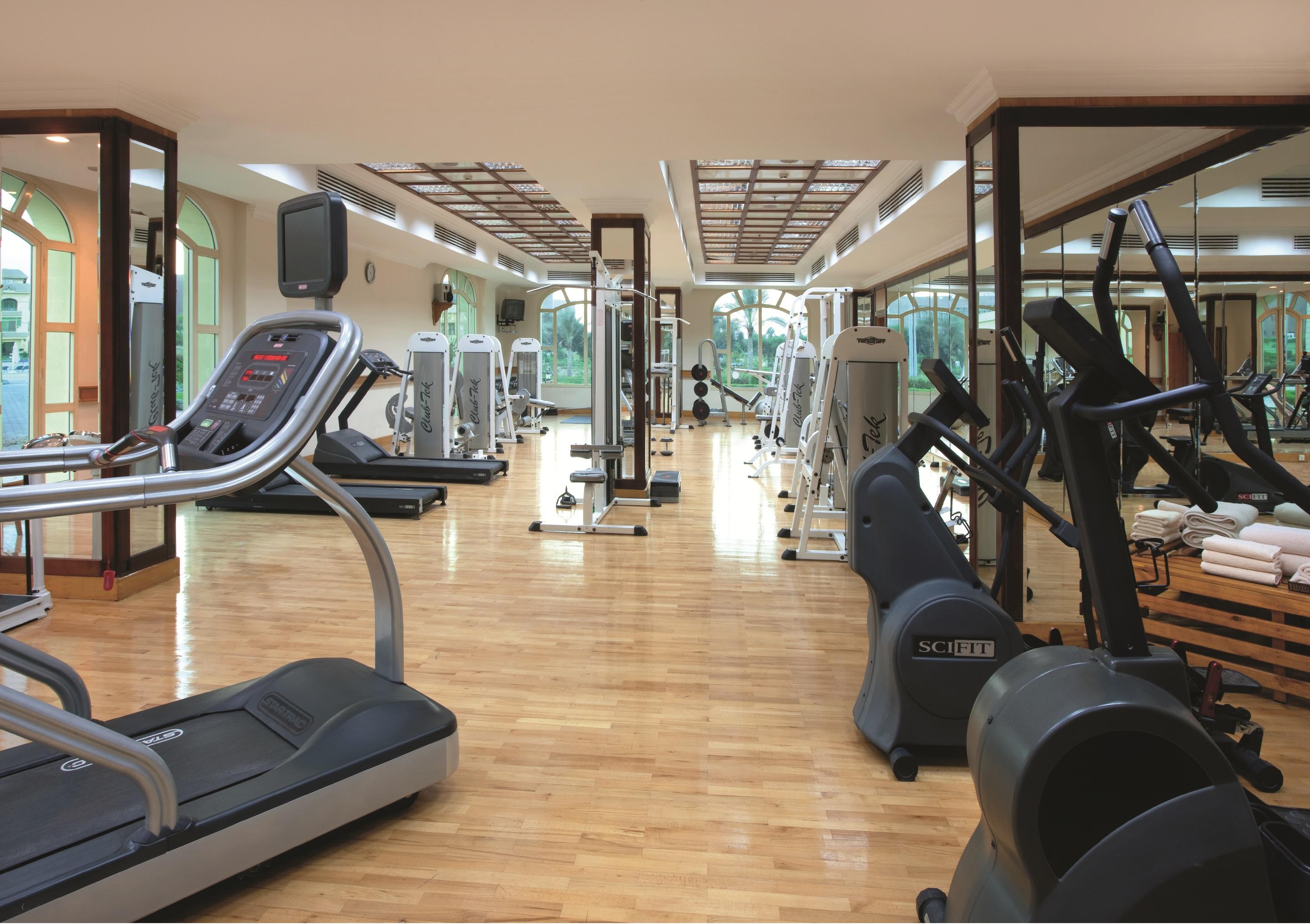 Moevenpick Hotel Cairo - Media City Giza Buitenkant foto The gym at the Taj Bengal